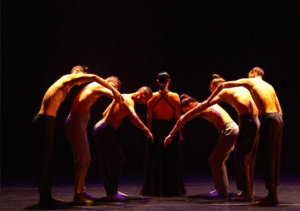 להקת המחול Yael Schiller גאה להציג: Gloria שישי, 19 בדצמבר מרכז סוזן דלל, תל אביב When our wings are cut Can we still fly?