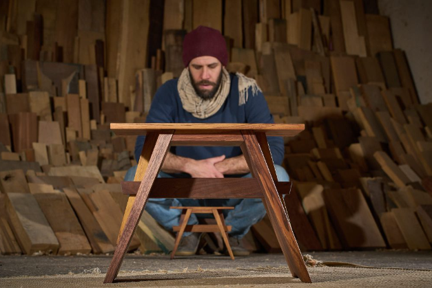 גיל ארד – יליד 1982 , נגר אומן ובונה כלי מיתר (Luthier) , מחלוצי זרם הנגרות המסורתית בארץ ומייסד בית הספר "ידנות"